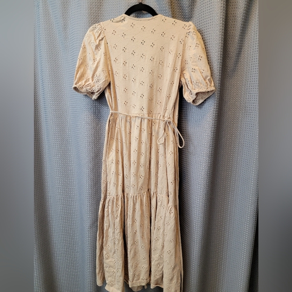 NWOT ASOS Design Puff Sleeve Tiered Eyelet Wrap Dress Size 6 - Picture 2 of 4